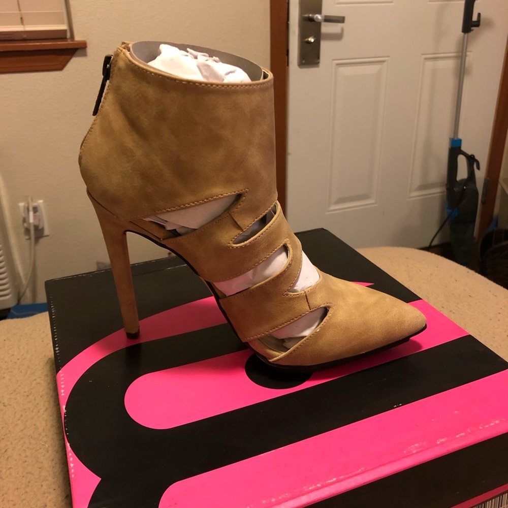 Women’s shoes
